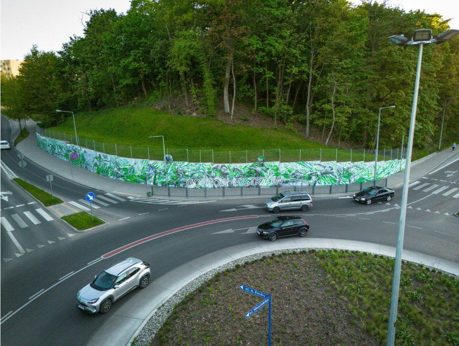 Mural "Gorzów mistrzów" odsłonięty. Ma ponad osiemdziesiąt metrów długości