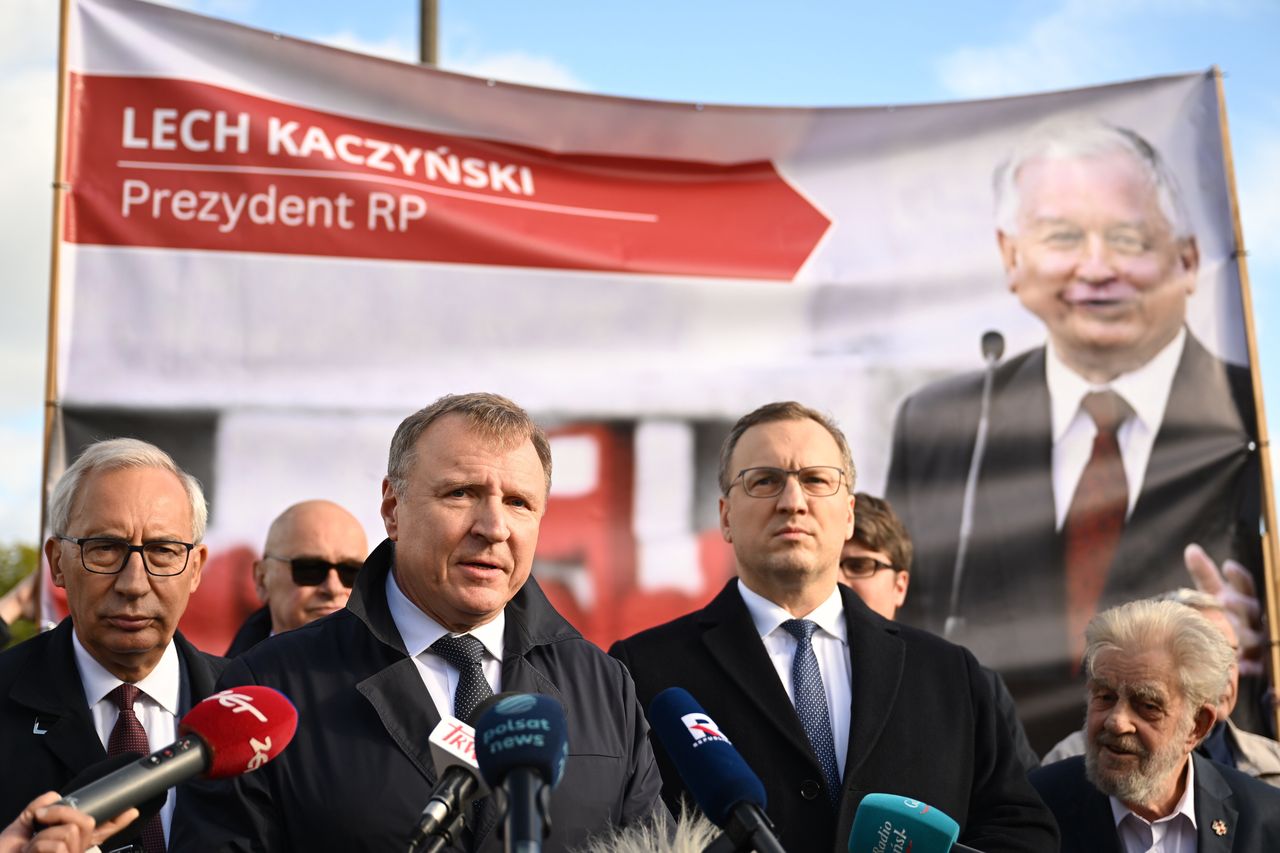 Protest PiS w Gdańsku. Na banerach Lech Kaczyński