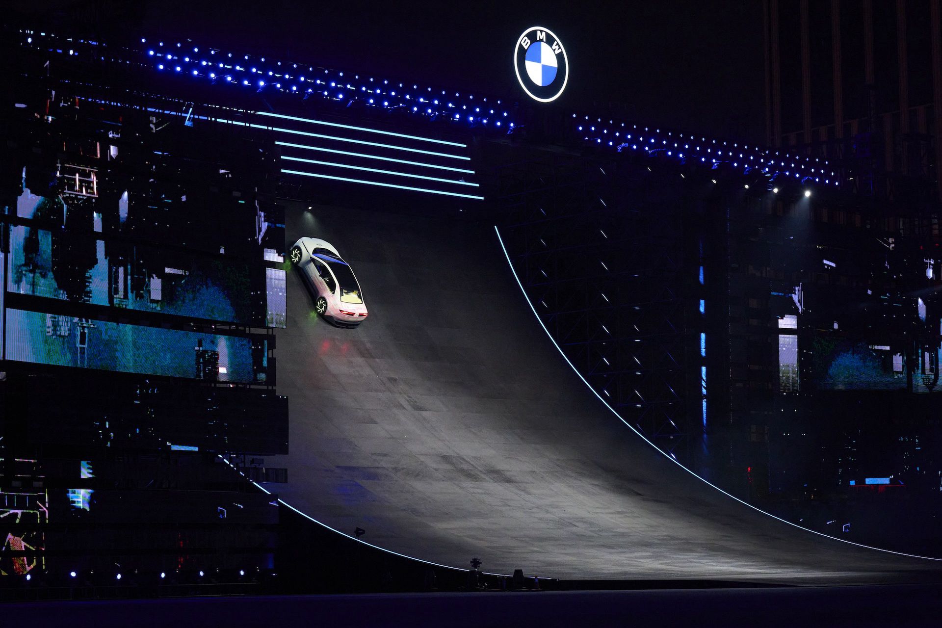 Nowe BMW w Szanghaju prezentowało estetykę i talenty aut z Chin