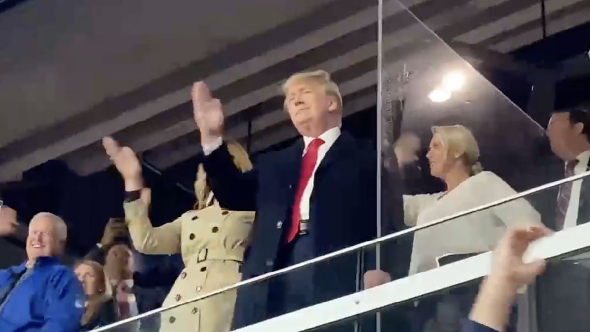 Donald Trump wykonał tzw. tomahawka na meczu 