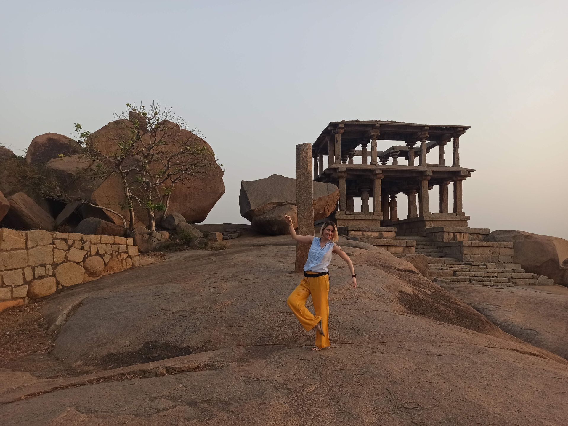 Pani Aleksandra pracuje jako przewodnik i pilot wycieczek