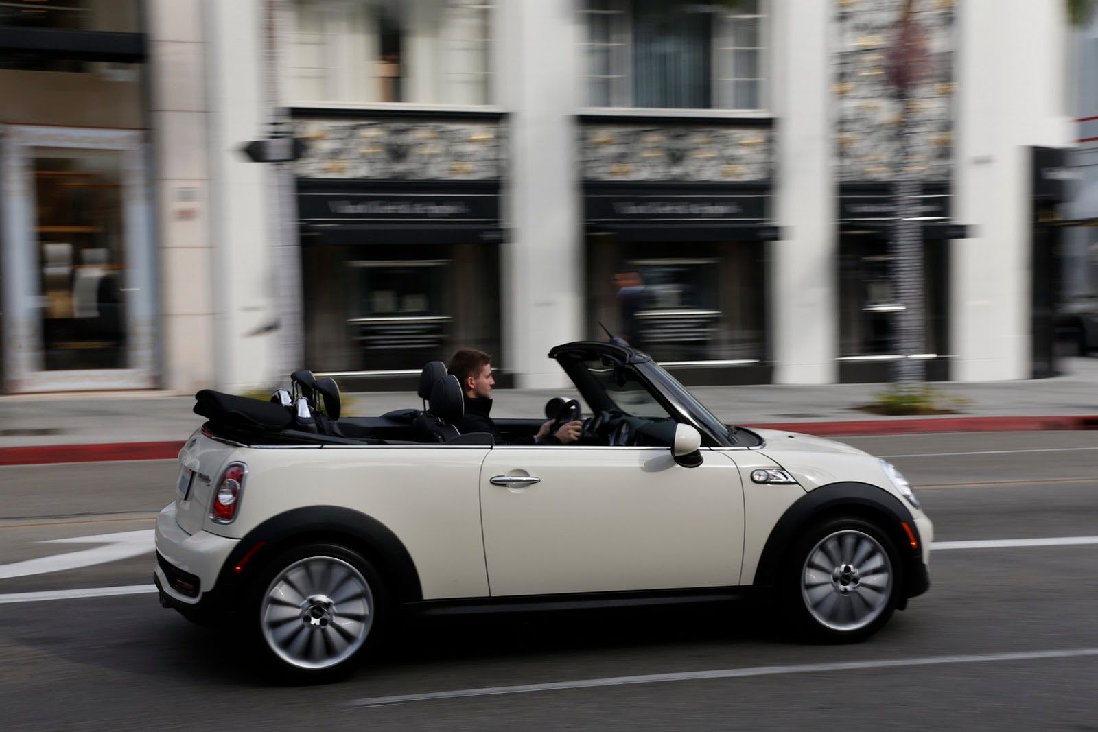 Galeria Mini jako celebracja sprzedaży półmilionowego egzemplarza w USA 58