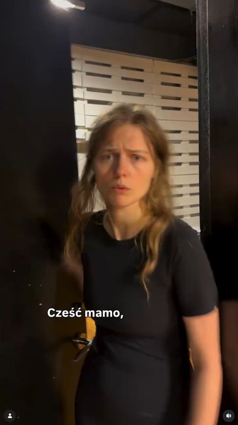 Izabela Kuna śmieszkuje z córką