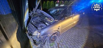 W miejscowości Zimna Wódka pijany obywatel Kolumbii wjechał w garaż. Został deportowany