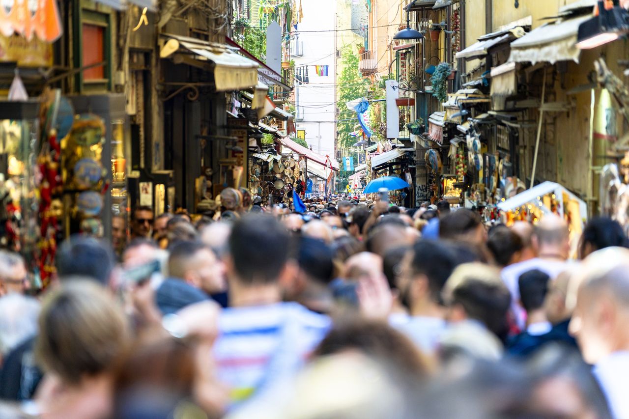 Coraz więcej chorych w Neapolu. Oddział wypełniony po brzegi