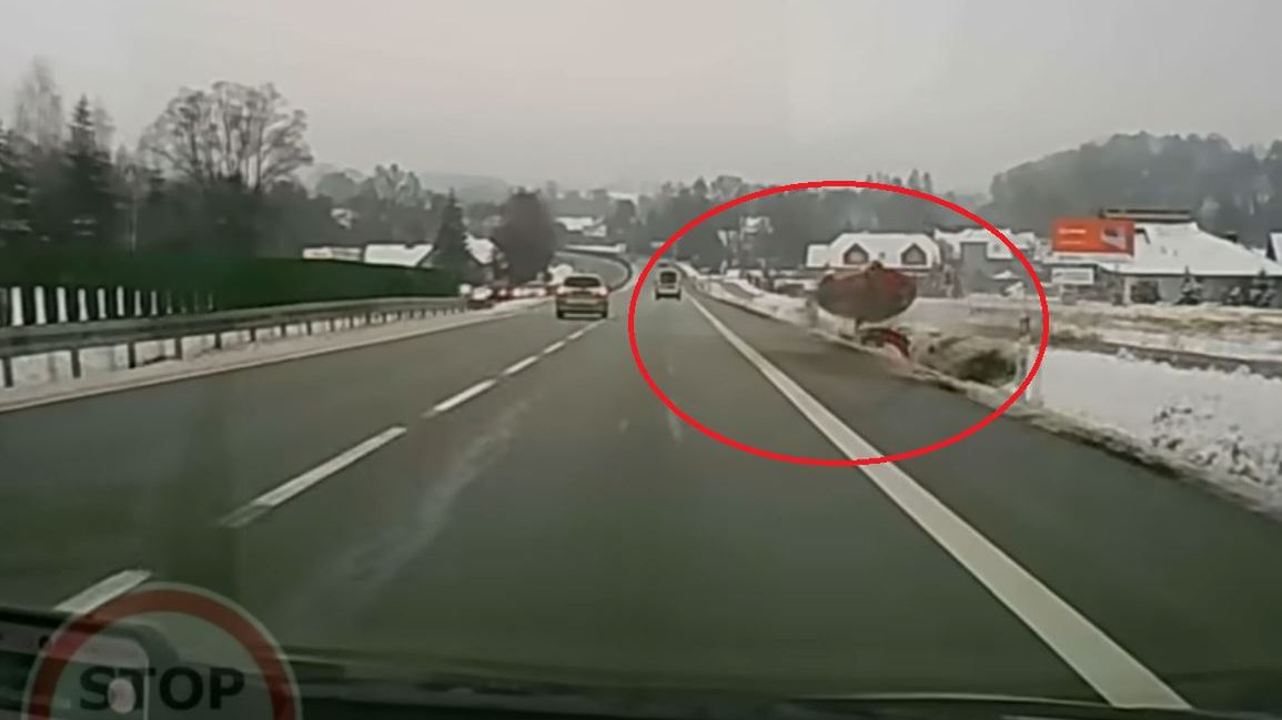 Kadr z nagrania na kanale Stop Cham