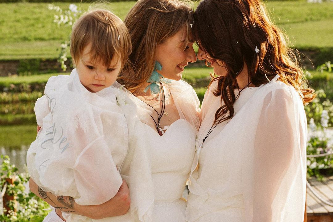 Karolina i Ania z Rainbowfamily zbliżyły się do siebie podczas nagrań hitu TVP
