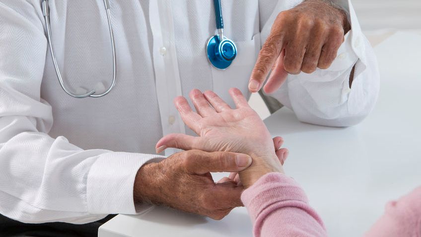 Nietypowy obrzęk palca okazał się objawem gruźlicy