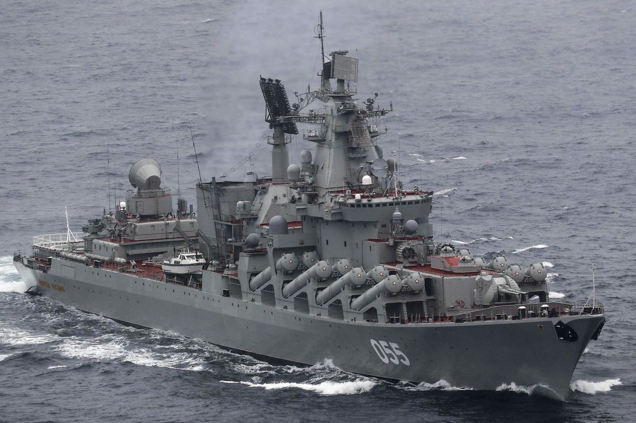 Rosyjski krążownik "Marszał Ustinow" u wybrzeży Hiszpanii. To bliźniak "Moskwy"
