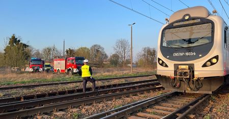 Potrącenie mężczyzny przez pociąg. W akcji śmigłowiec LPR