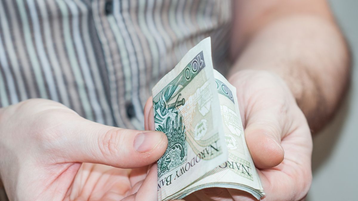 Rząd wypłaci w przyszłym roku od 400 do 1150 zł gorzej uposażonym Polakom.