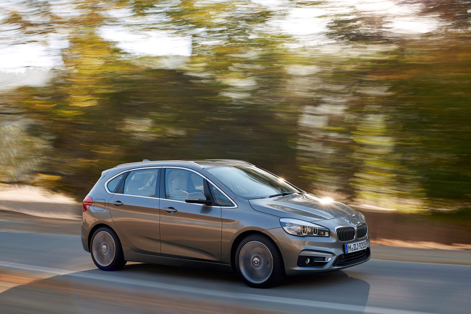 BMW przedstawiło 290 zdjęć z serią 2 Active Tourer [galeria] 13