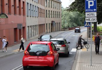Ulica Dąbrowskiego w Oświęcimiu z nowym układem przejść