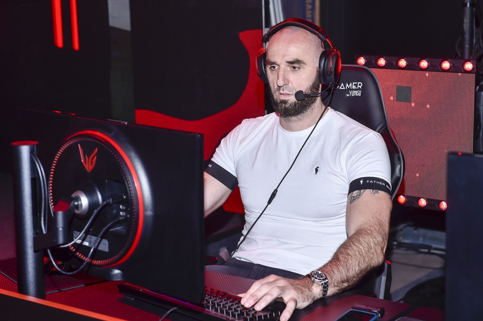 Błyskotliwy (?) Marcin Gortat tłumaczy się ze słów "GARDZĘ KOBIETAMI": "LOL... Bez was żyć nie możemy"