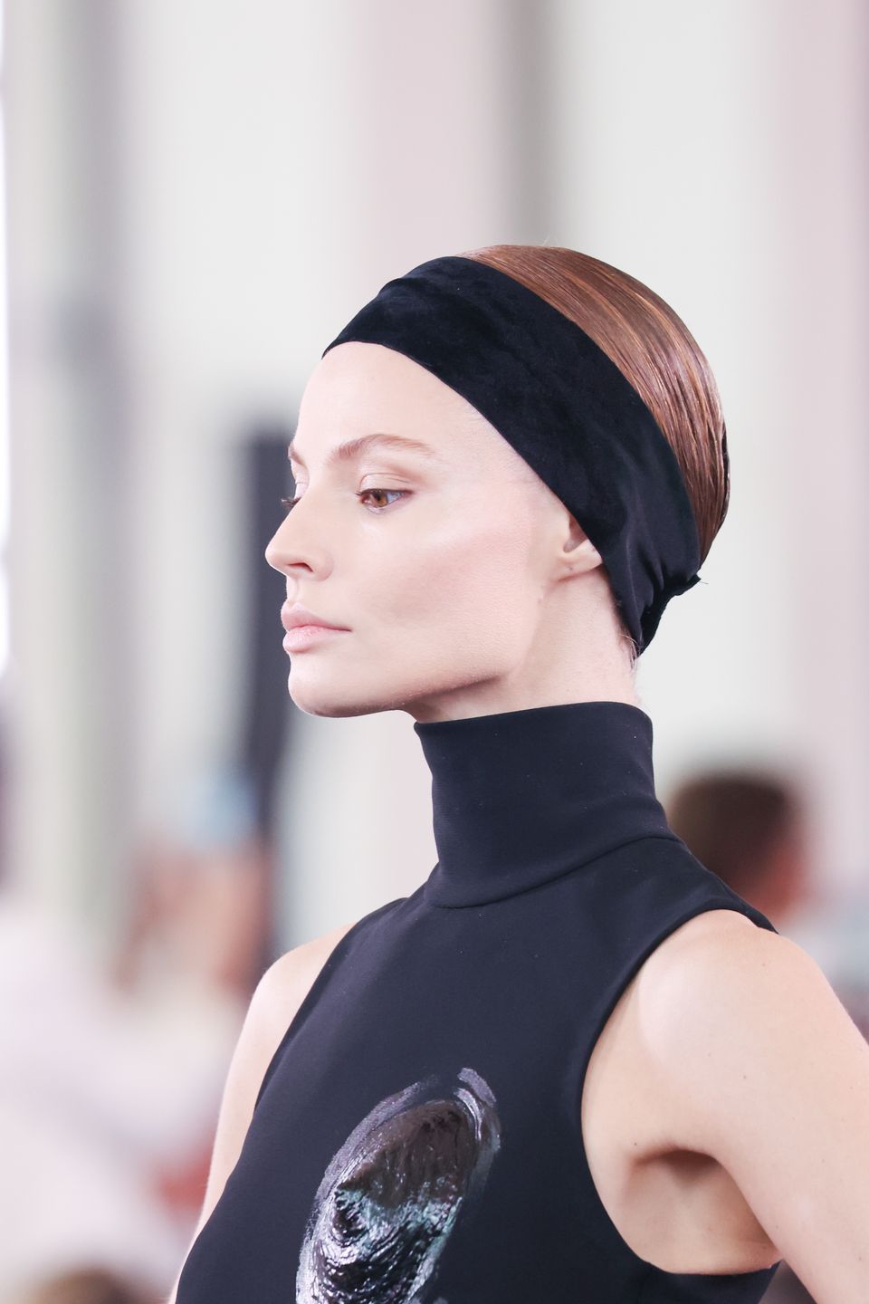 Magdalena Frąckowiak wróciła na wybieg! Poszła w pokazie Schiaparelli