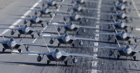 Amerykanie mają dość. Na Bliski Wschód wysłano nowoczesne myśliwce F-22