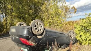 Dachowanie samochodu w Przeciszewie-Kolonii. Za kierownicą 23-latka