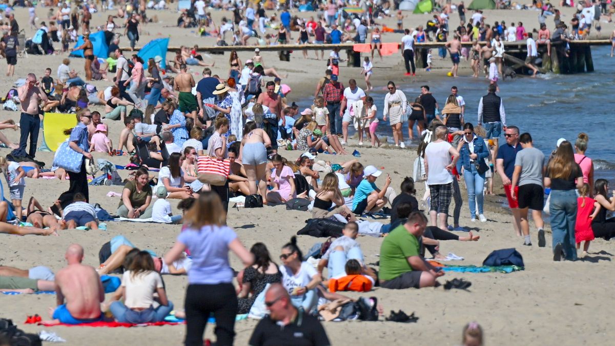 Tłumy na plaży w Sopocie, 1 maja