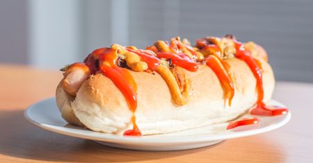Przepis na domowe hot dogi. Szybkie i łatwe w przygotowaniu