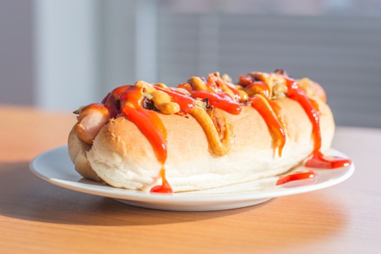 Przepis na domowe hot dogi. Szybkie i łatwe w przygotowaniu