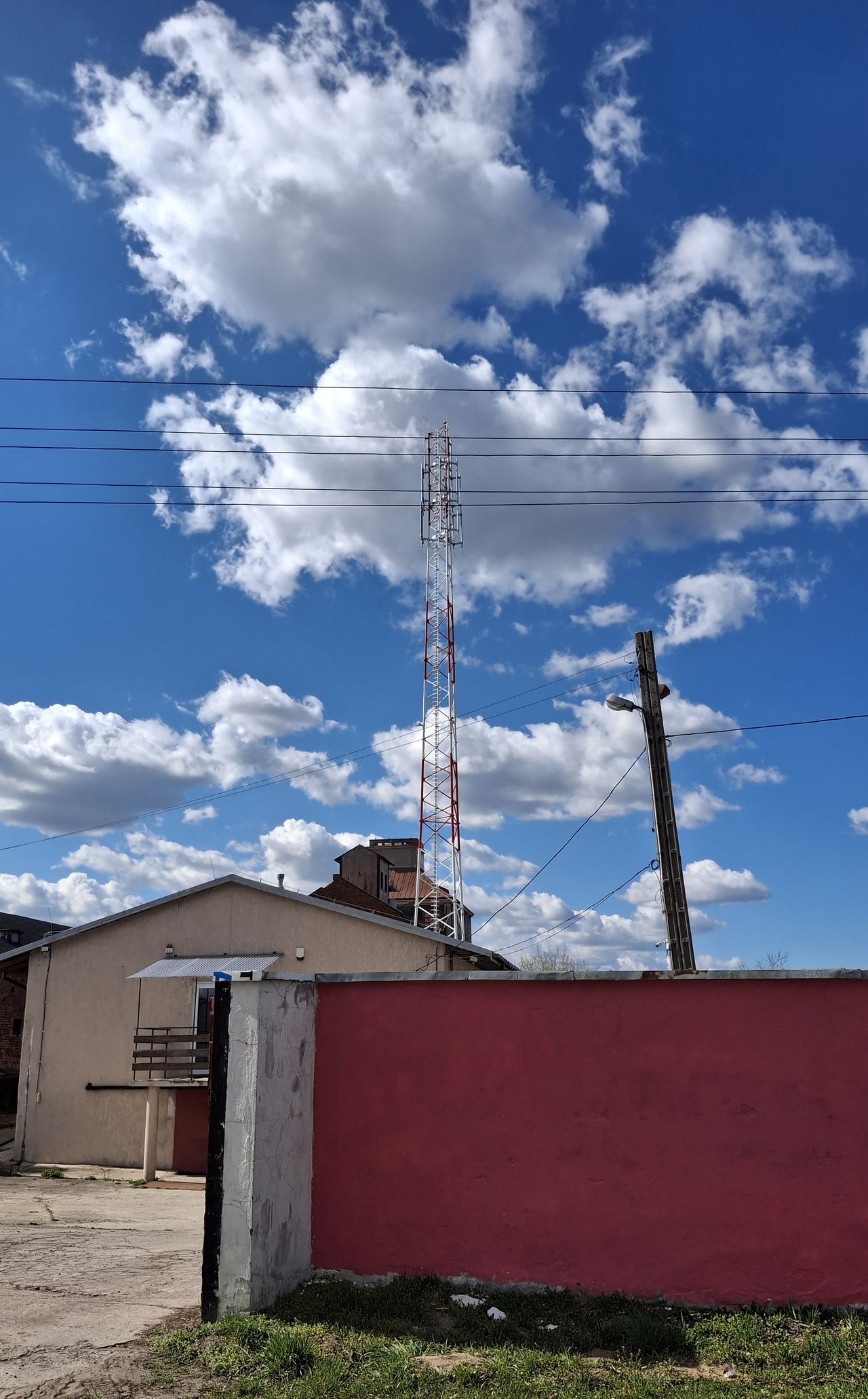 Nowy nadajnik telekomunikacyjny w Ostrowcu Św.