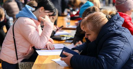 800 plus tylko dla pracujących Ukraińców? Organizacje biją na alarm