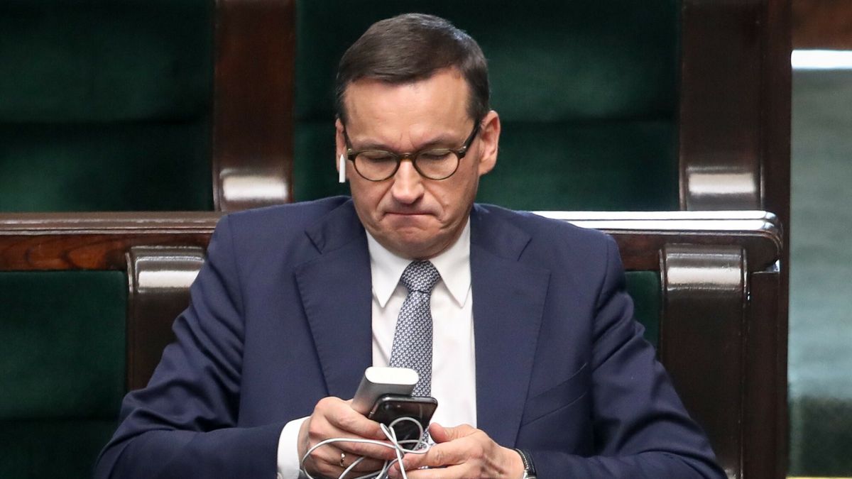 Premier Mateusz Morawiecki ostrzega przed wielką falą nowych zakażeń.