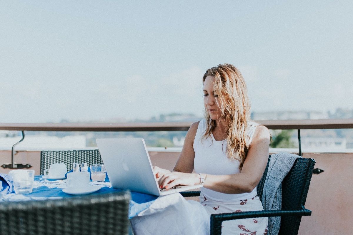 Ile zarabiają freelancerzy w Polsce? Oto najbardziej dochodowe branże