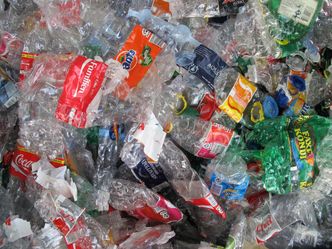 UE obciąży producentów nową opłatą. Plastik ma być droższy