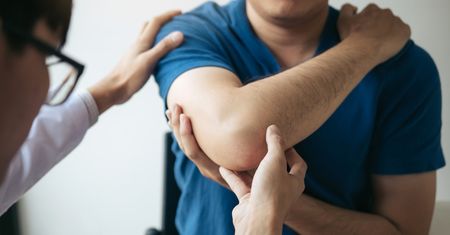 Uszkodzenie obrąbka stawu ramiennego SLAP – objawy, diagnostyka, metody leczenia