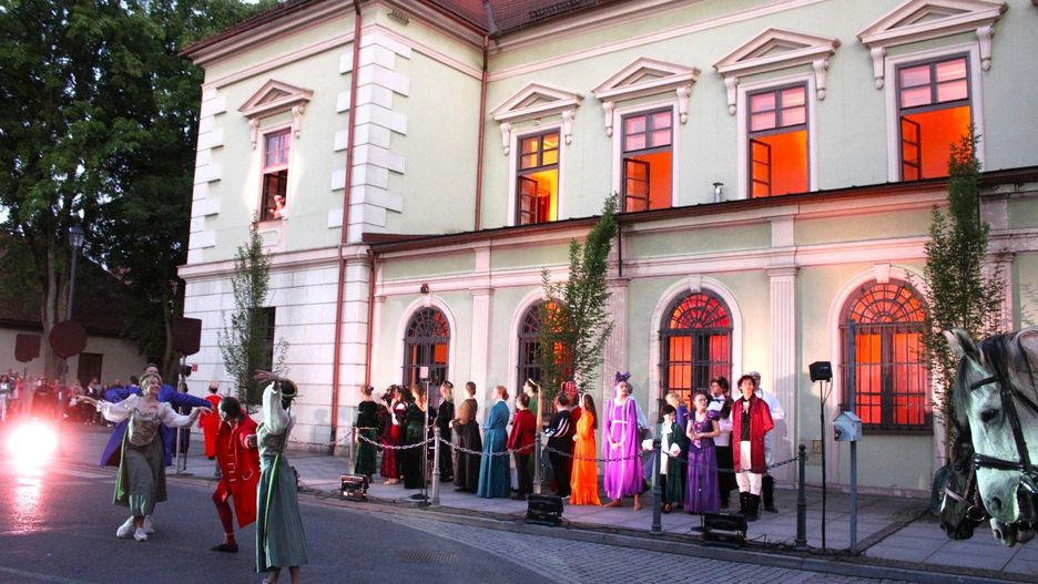 Teatr uliczny Tajemnice Bony Sforzy w Krzeszowicach