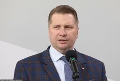 Opisy kontaktów pedofilskich w nowym podręczniku. Wcześniej książkę promował Czarnek