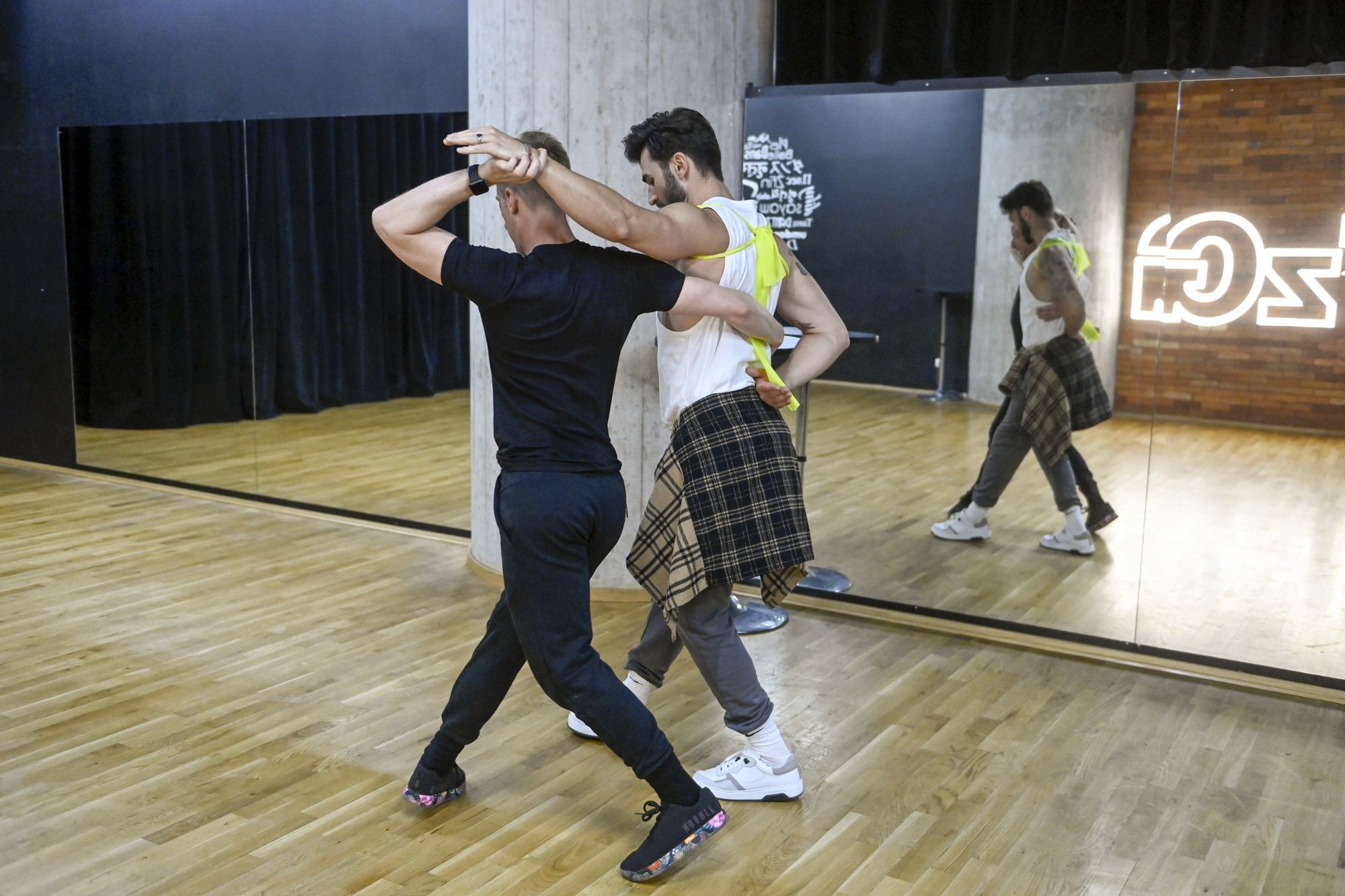 Jacek Jelonek uczy się choreografii