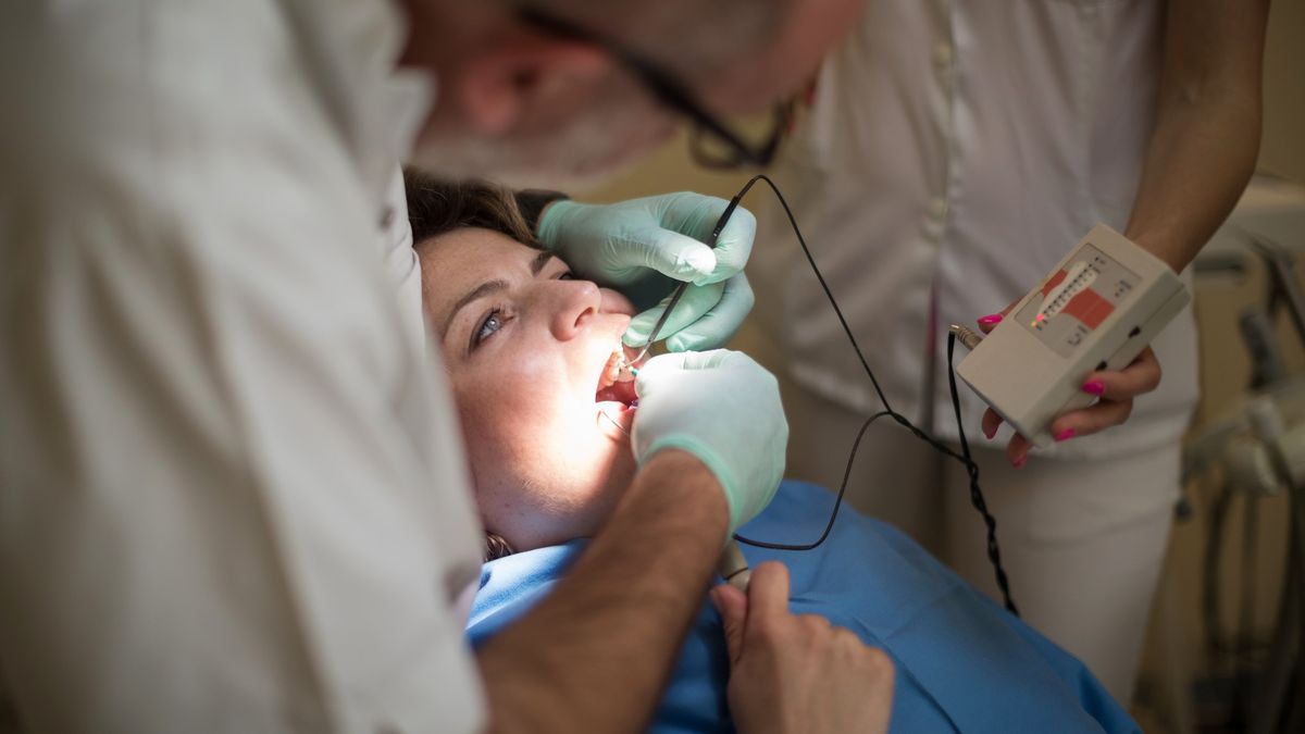 Pacjenci z większą liczbą zębów żyli niemal dwa lata dłużej