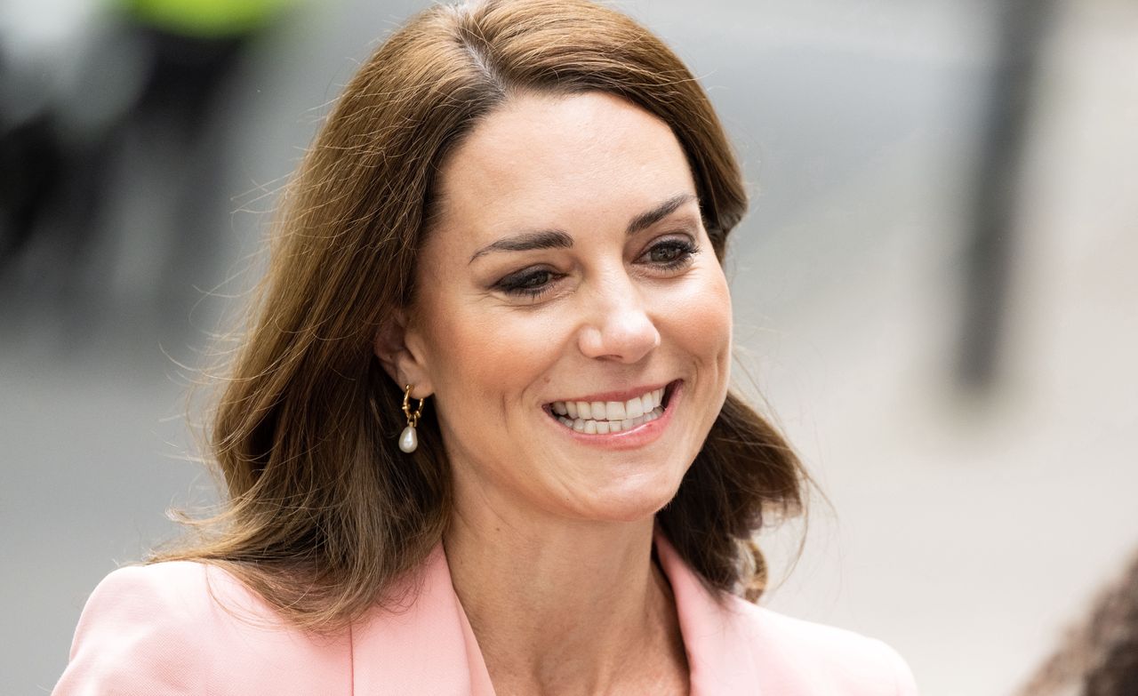 Sukienka księżnej Kate to "perełka" na lato. Podobną kupisz na wyprzedaży