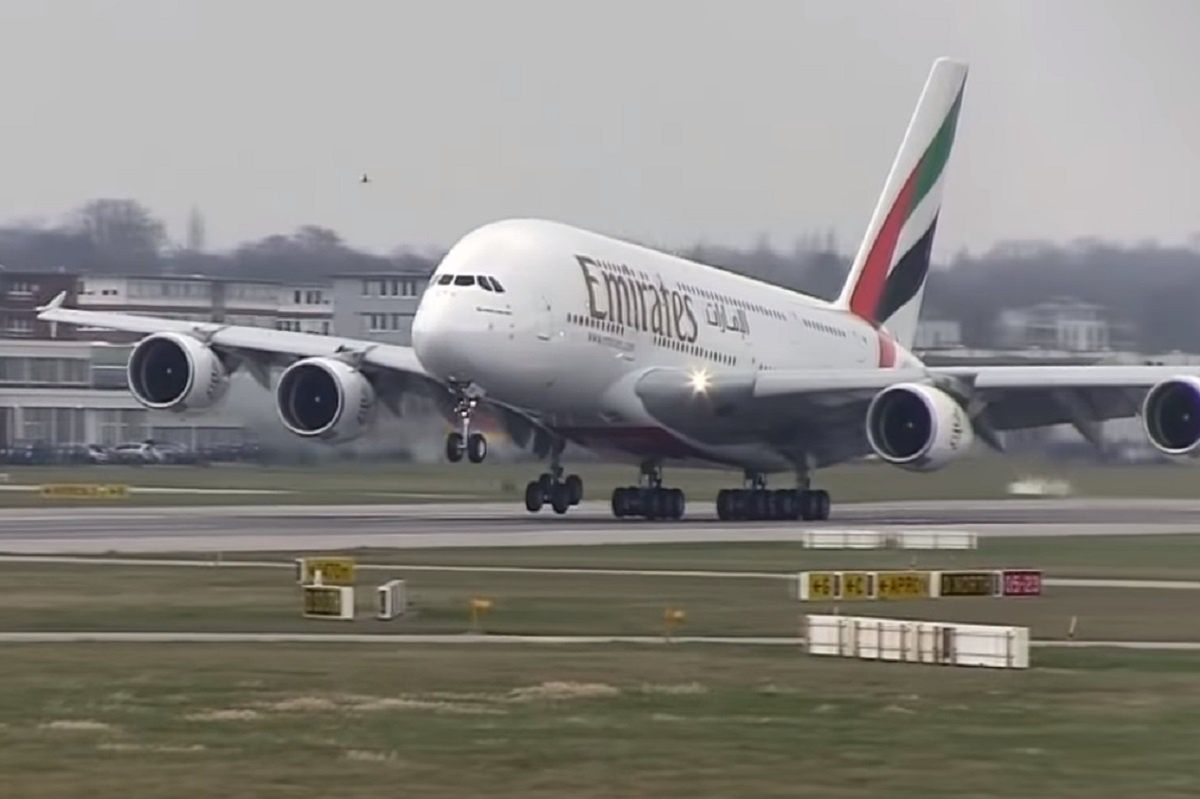 Makabryczna oferta. Emirates pokryje koszty pogrzebu