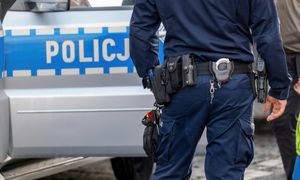 Zajrzeli do plecaka 51-latka. Miał trzy biustonosze