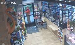 Z maczetą wkroczył do sklepu. Sterroryzował personel i klientów