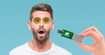 Skandal - redaktor benchmarka kopie Bitcoiny w pracy