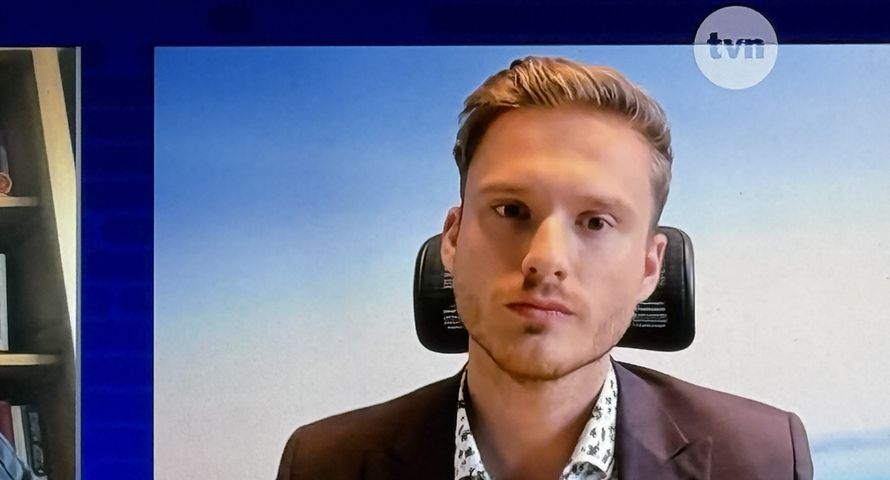 Awans w "Faktach" TVN. Nowy reporter w programie