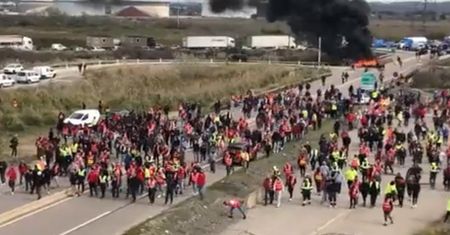 Są wściekli na Macrona. Sytuacja wymknęła się spod kontroli