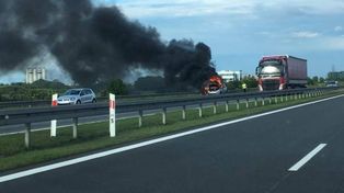 Pożar auta na A2 pod Poznaniem. Utrudnienia między Krzesinami a Luboniem