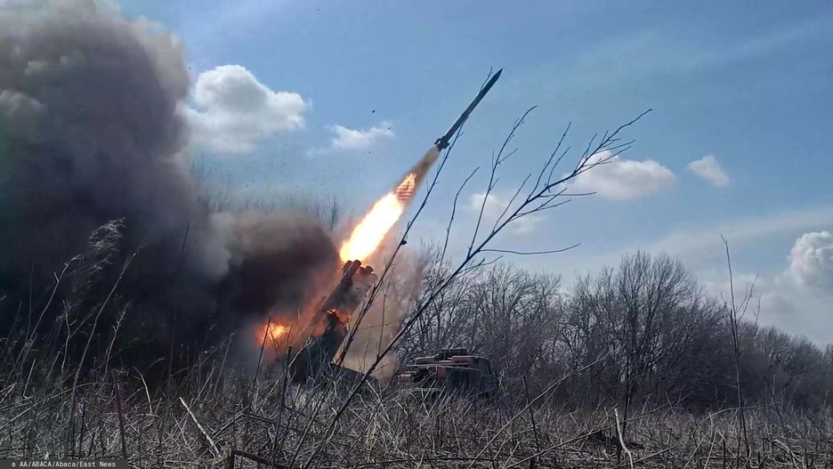 Rosyjski ostrza? ukrai?skich pozycji w Doniecku
PRIMORSKY, RUSSIA - MARCH 29: (----EDITORIAL USE ONLY - MANDATORY CREDIT - 'RUSSIAN DEFENSE MINISTRY / HANDOUT' - NO MARKETING NO ADVERTISING CAMPAIGNS - DISTRIBUTED AS A SERVICE TO CLIENTS----) A screen grab captured from a video shows crews of the Uragan MLRS of the Vostok group of troops launch missile attacks towards Ukrainian positions in Donetsk, from the Primorsky Territory, Russia on March 29, 2024. Russian Defense Ministry / Handout / Anadolu/ABACAPRESS.COM
AA/ABACA