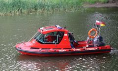 Matka z synem wzywali pomocy. Wpadli do rzeki