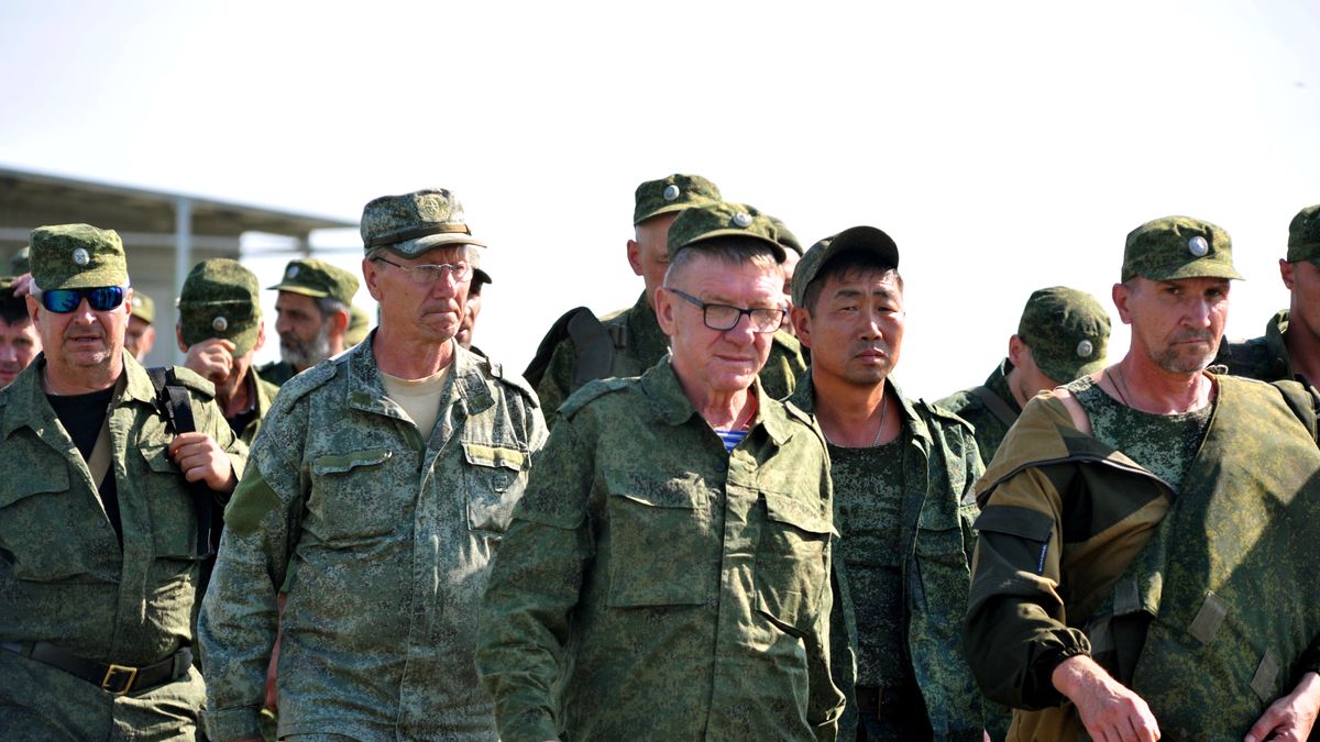 ROSTOV, RUSSIA - OCTOBER 02: Russian citizens drafted during the partial mobilization begin their military trainings after a military call-up for the Russia-Ukraine war in Rostov, Russia on October 02, 2022. (Photo by Arkady Budnitsky/Anadolu Agency via Getty Images)