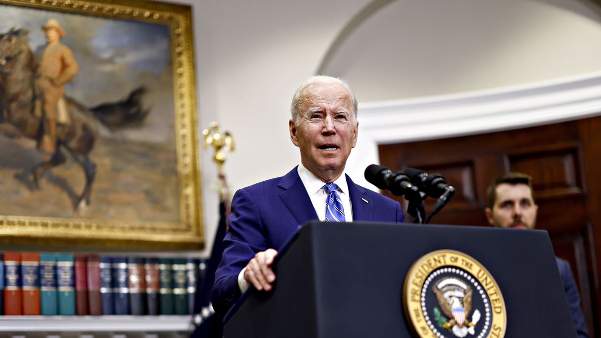 US President Joe Biden speaks in the Roosevelt Room of the White House in Washington, D.C., USA, 04 May 2022. Biden will sign directives today aimed at preparing the US for a new era of quantum computing, as Chinese agencies and companies pour billions of dollars into the next-generation technology. EPA/TING SHEN / POOL Dostawca: PAP/EPA.