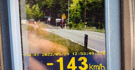 Powiedział policjantom "dzień dobry" i odkręcił manetkę. Dostał "nagrodę" - mandat 2500 zł