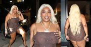 Lizzo epatuje odchudzonymi kształtami, pędząc na kolację w sukience ledwo zakrywającej pośladki