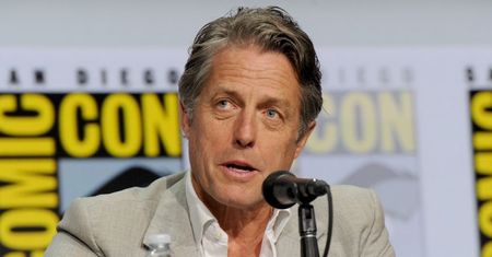 Hugh Grant OBURZONY pytaniem, jakie usłyszały na lotnisku jego dzieci: "Natrętne, obraźliwe i straszne"