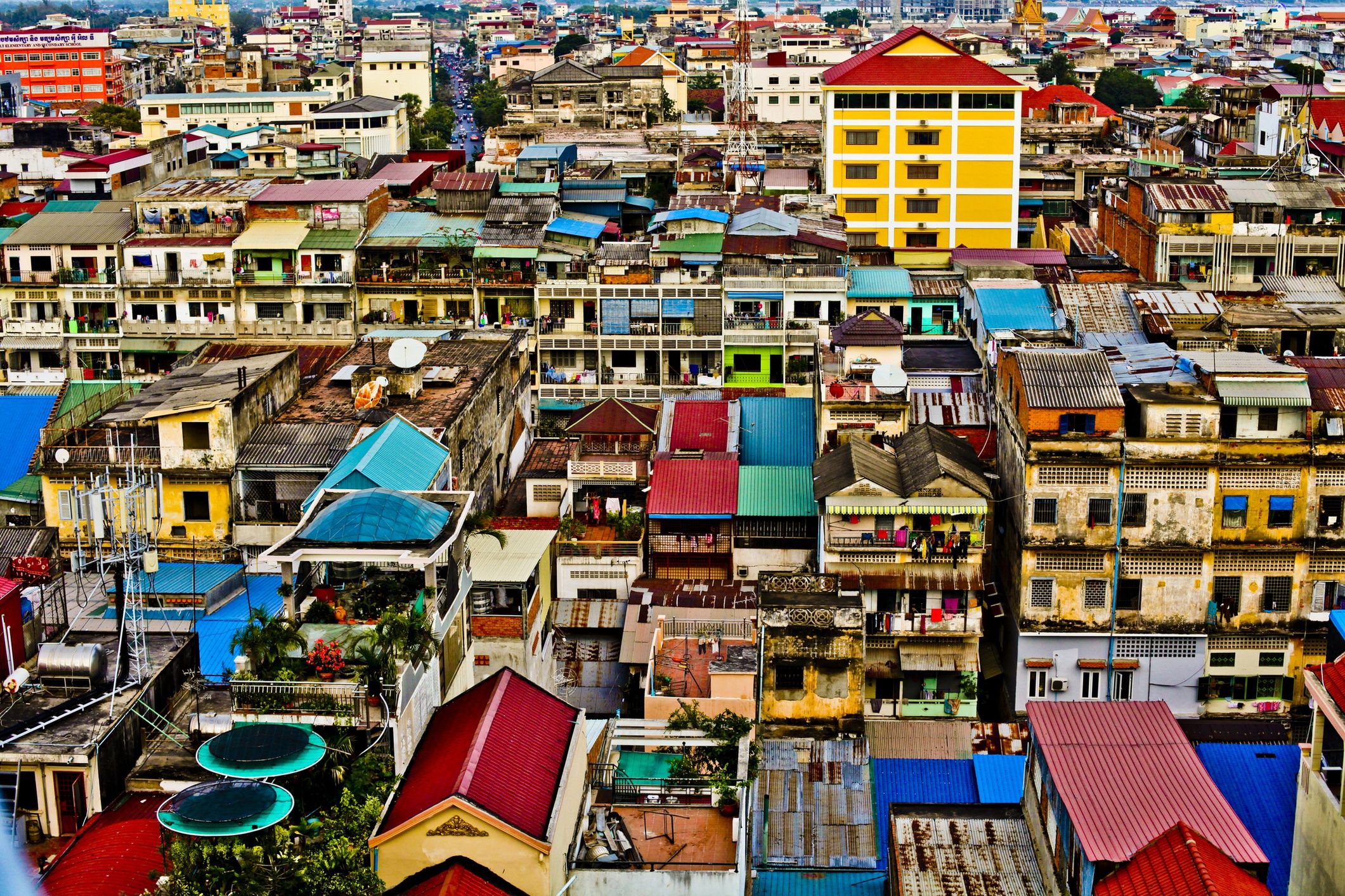 Przeludnione ulice Phnom Penh